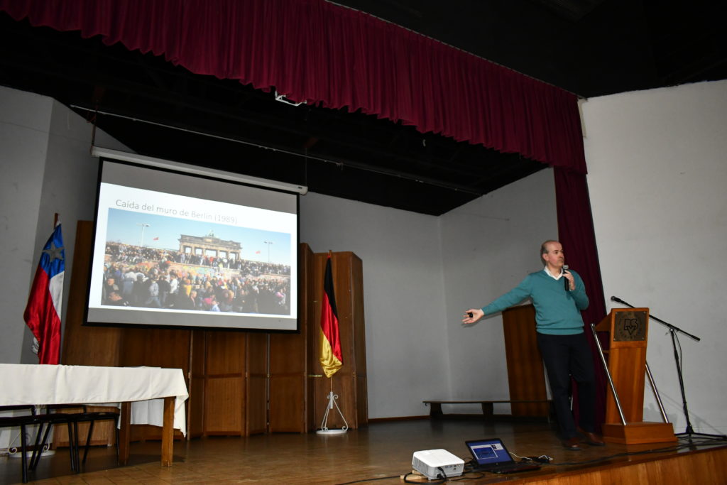 Profesor de Derecho Internacional ofreció charla sobre Chile y la Guerra Fría
